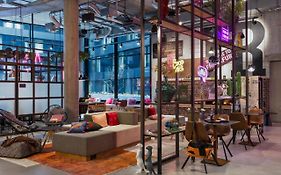 Moxy Frankfurt City Center